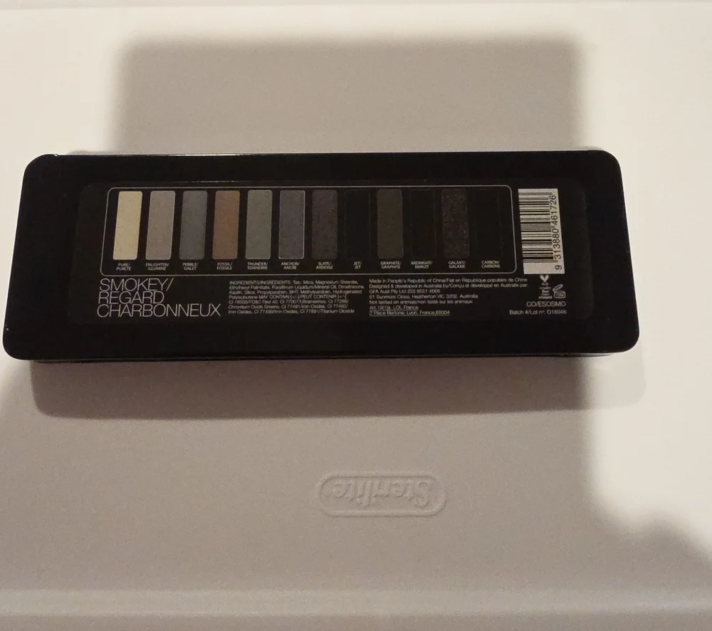 Smokey Eyeshadow Palette - Neutral to Black Tones